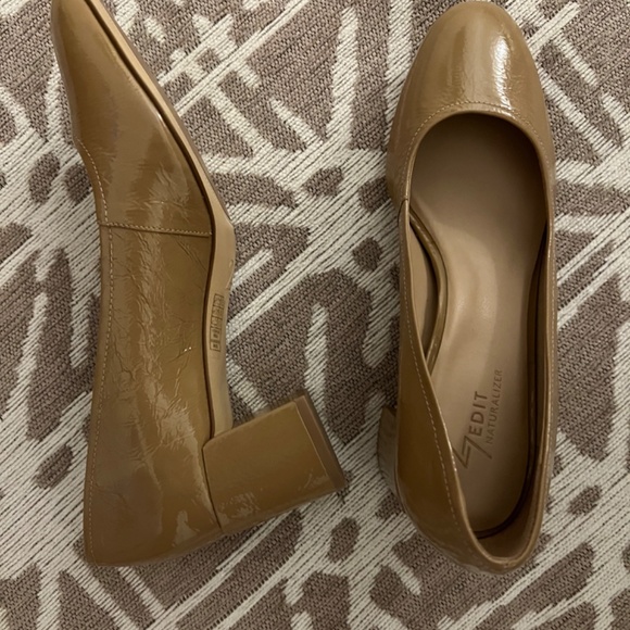 27 Edit Naturalizer beige patent leather shoes NWOT - Picture 2 of 3